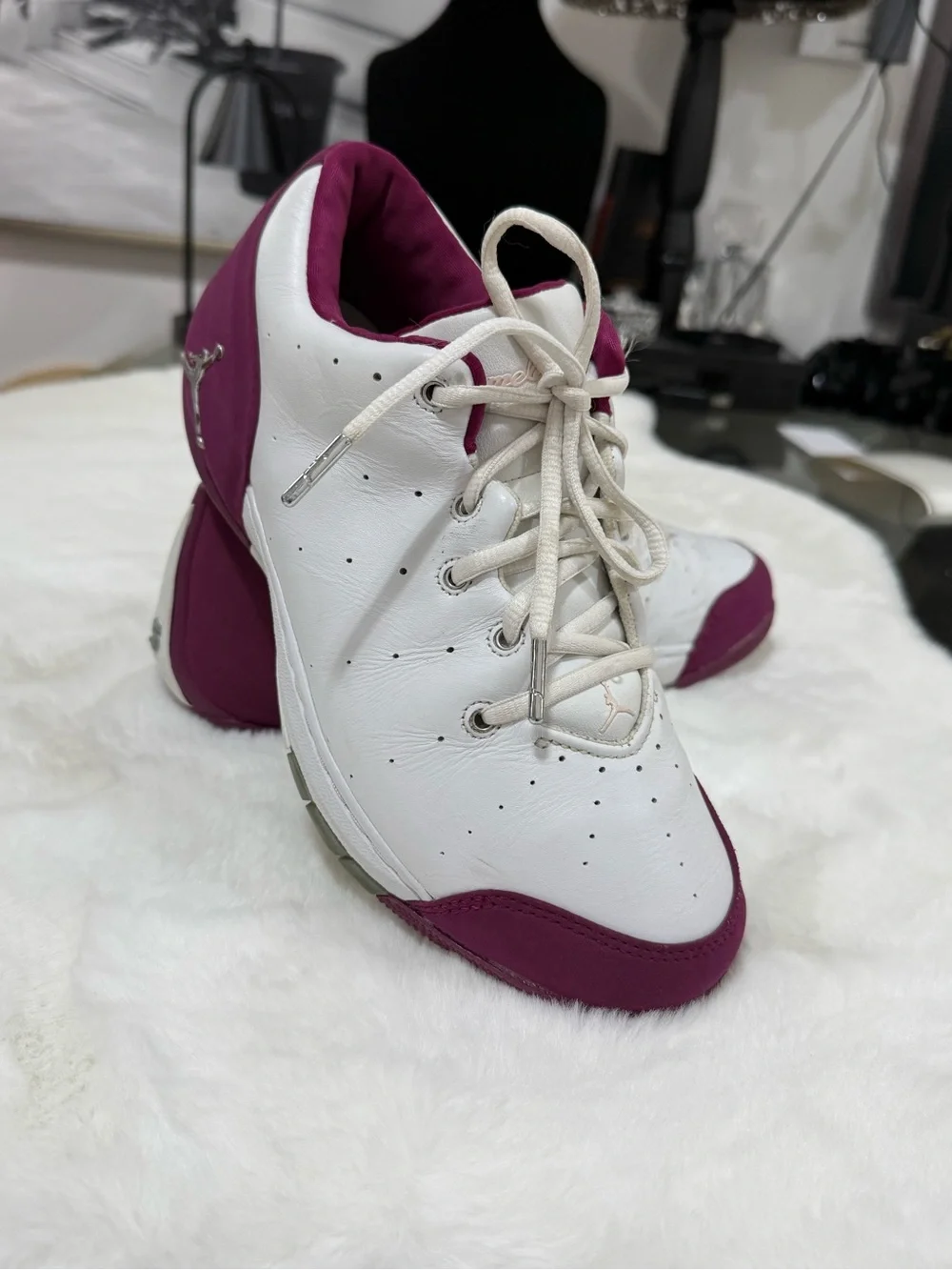 Women’s Jordan Low-Top Sneaker in White & Burgundy size 8